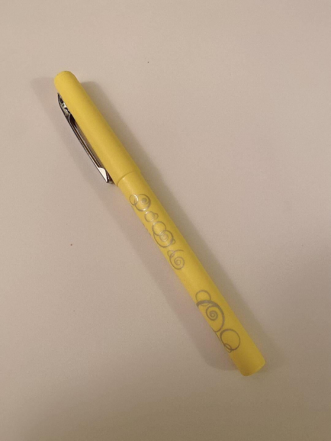 yellow pen